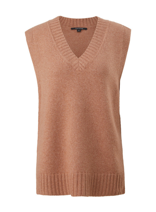 Knitted slipover with V-neck