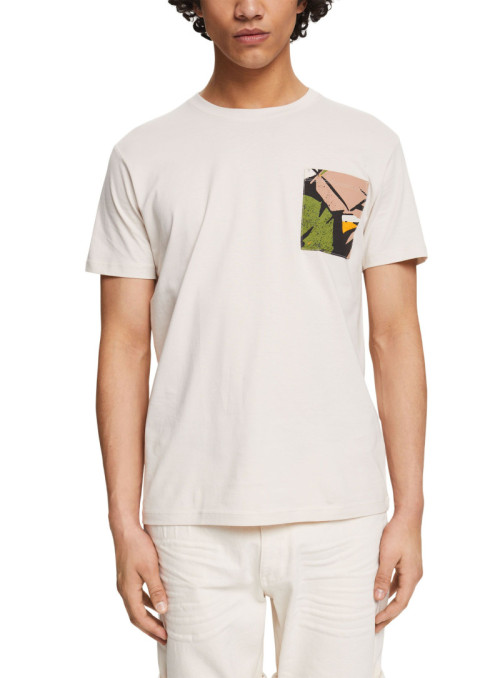 T-shirt with patterned pocket