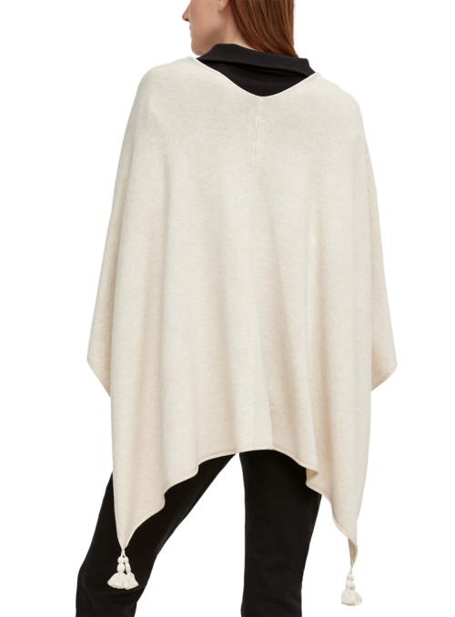 Fine knit poncho with tassels