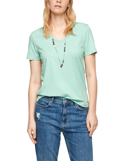 V-neck t-shirt