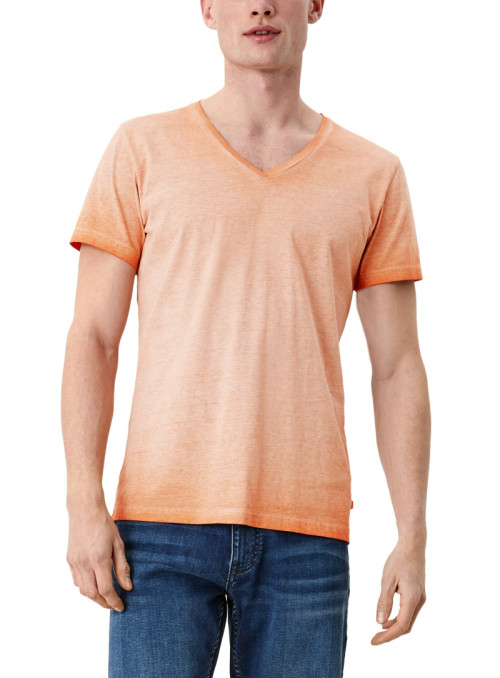 V-neck t-shirt