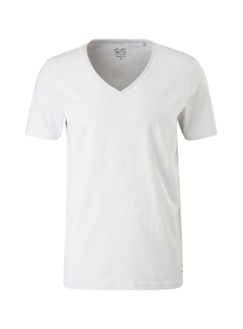 V-neck t-shirt