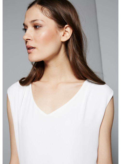 Sleeveless blouse with V-neck