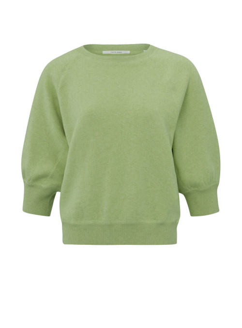 Sweater with raglan sleeves