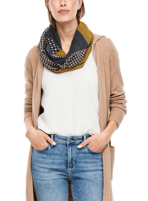 Snood with pattern mix