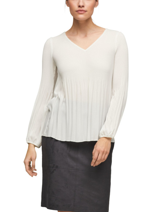 Chiffon blouse with pleats