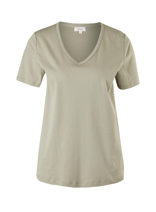 V-neck t-shirt