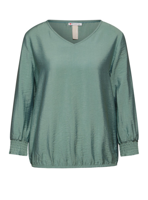 V-neck blouse w smok detail